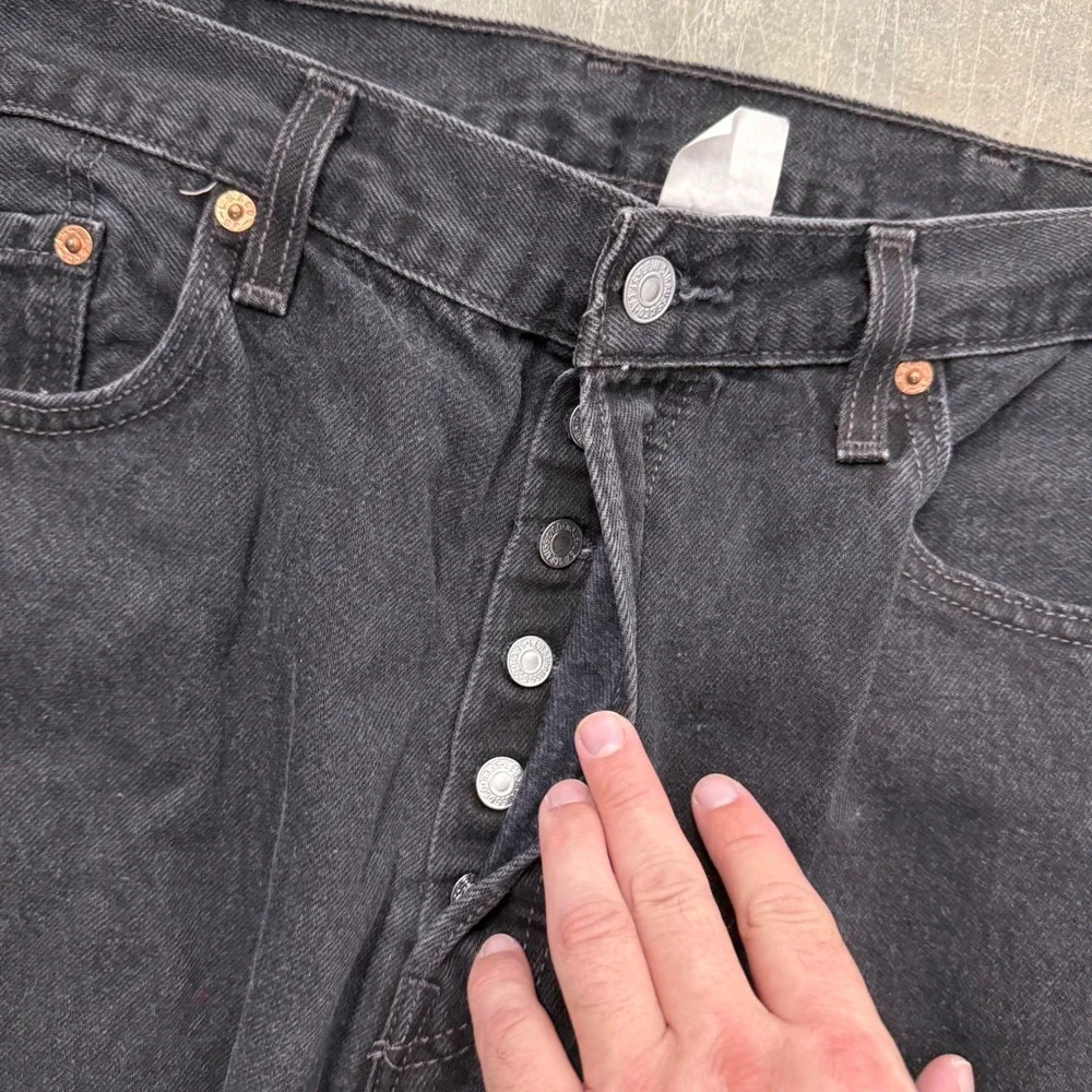 Vintage Levis 501 Mens Black Jeans Straight Leg Button Fly Denim 38x30